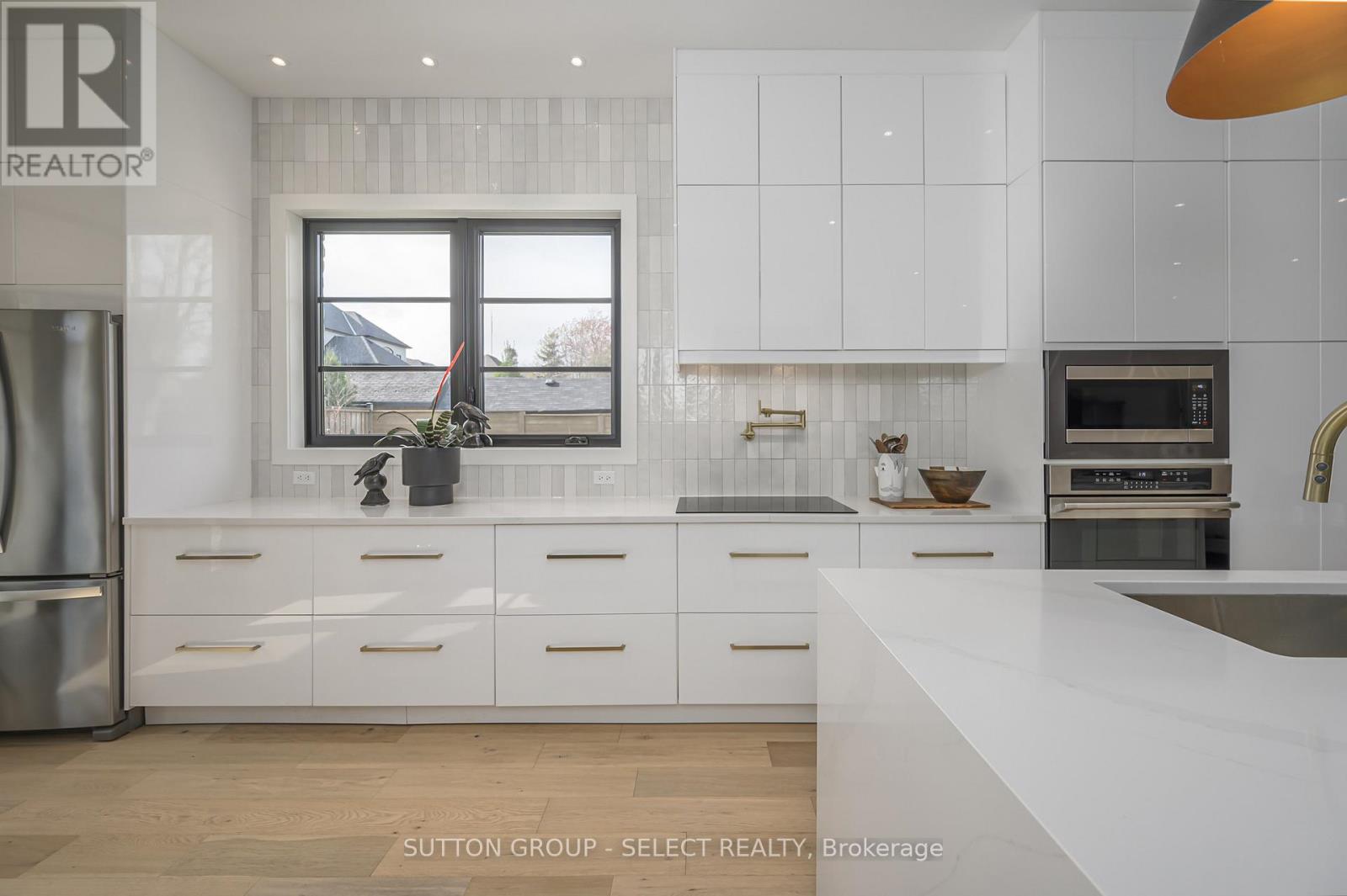 185 Commissioners Road E, London South, Ontario  N6C 2S9 - Photo 8 - X12776818