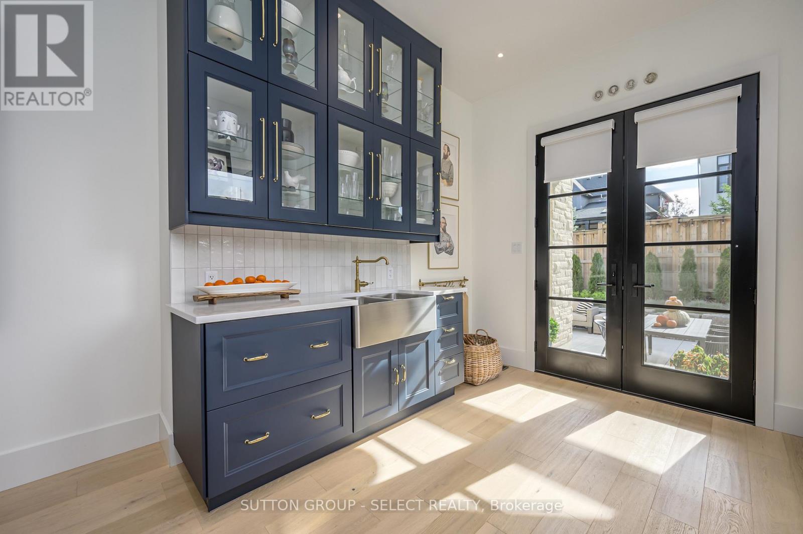 185 Commissioners Road E, London South, Ontario  N6C 2S9 - Photo 9 - X12776818