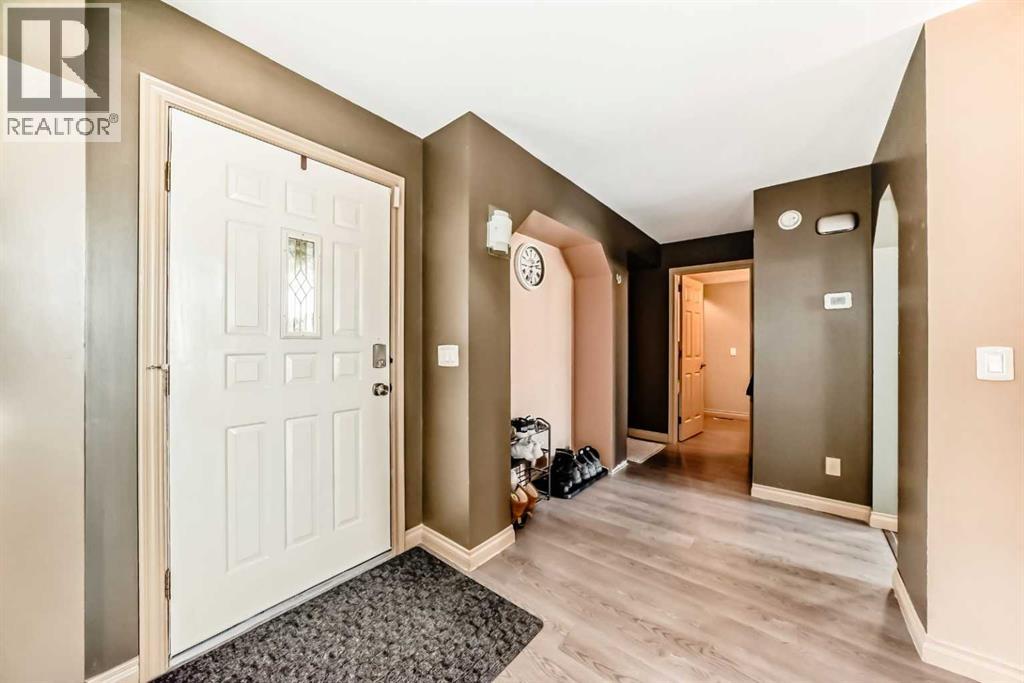 52 Douglas Ridge Close Se, Calgary, Alberta  T2Z 2M4 - Photo 3 - A2279152