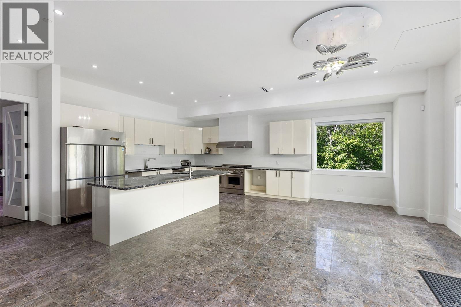 3355 Midland Rd, Oak Bay, British Columbia  V8R 6G7 - Photo 14 - 1025599