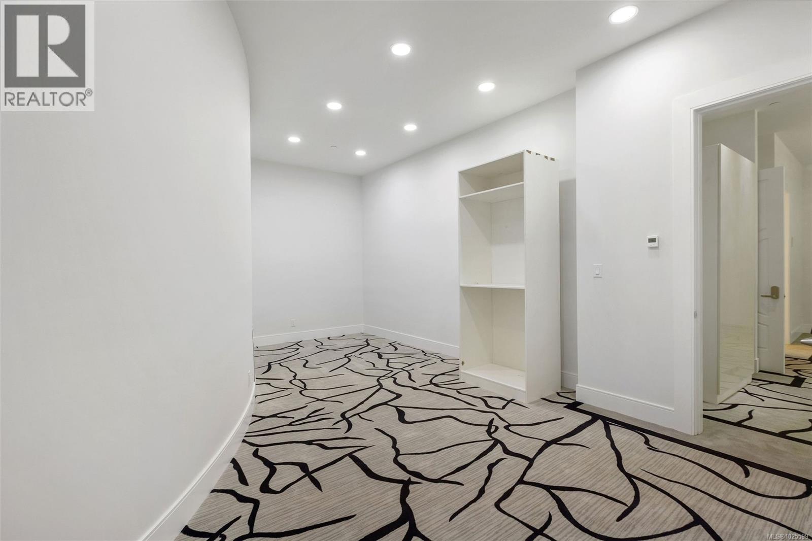 3355 Midland Rd, Oak Bay, British Columbia  V8R 6G7 - Photo 32 - 1025599