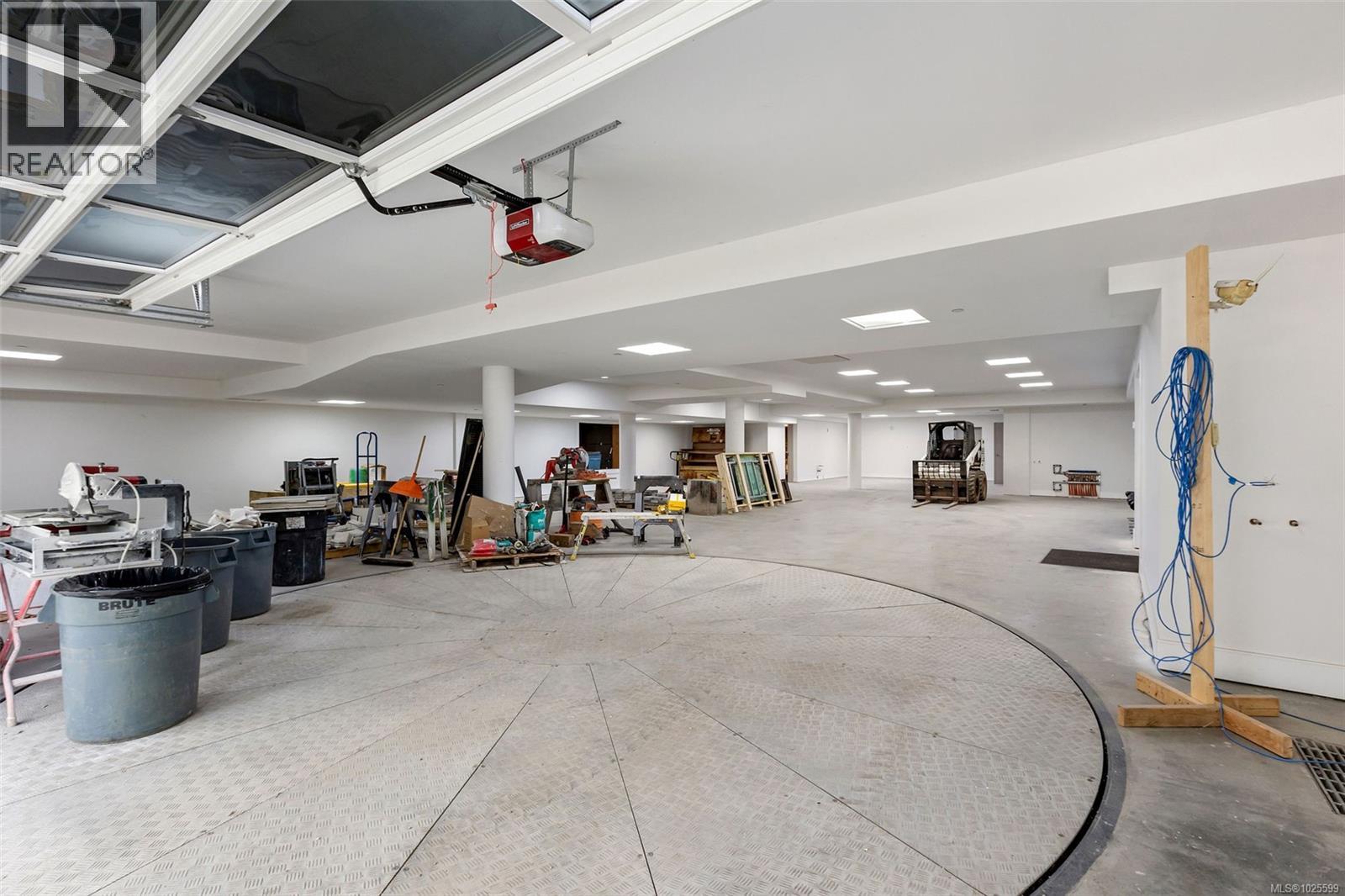 3355 Midland Rd, Oak Bay, British Columbia  V8R 6G7 - Photo 53 - 1025599