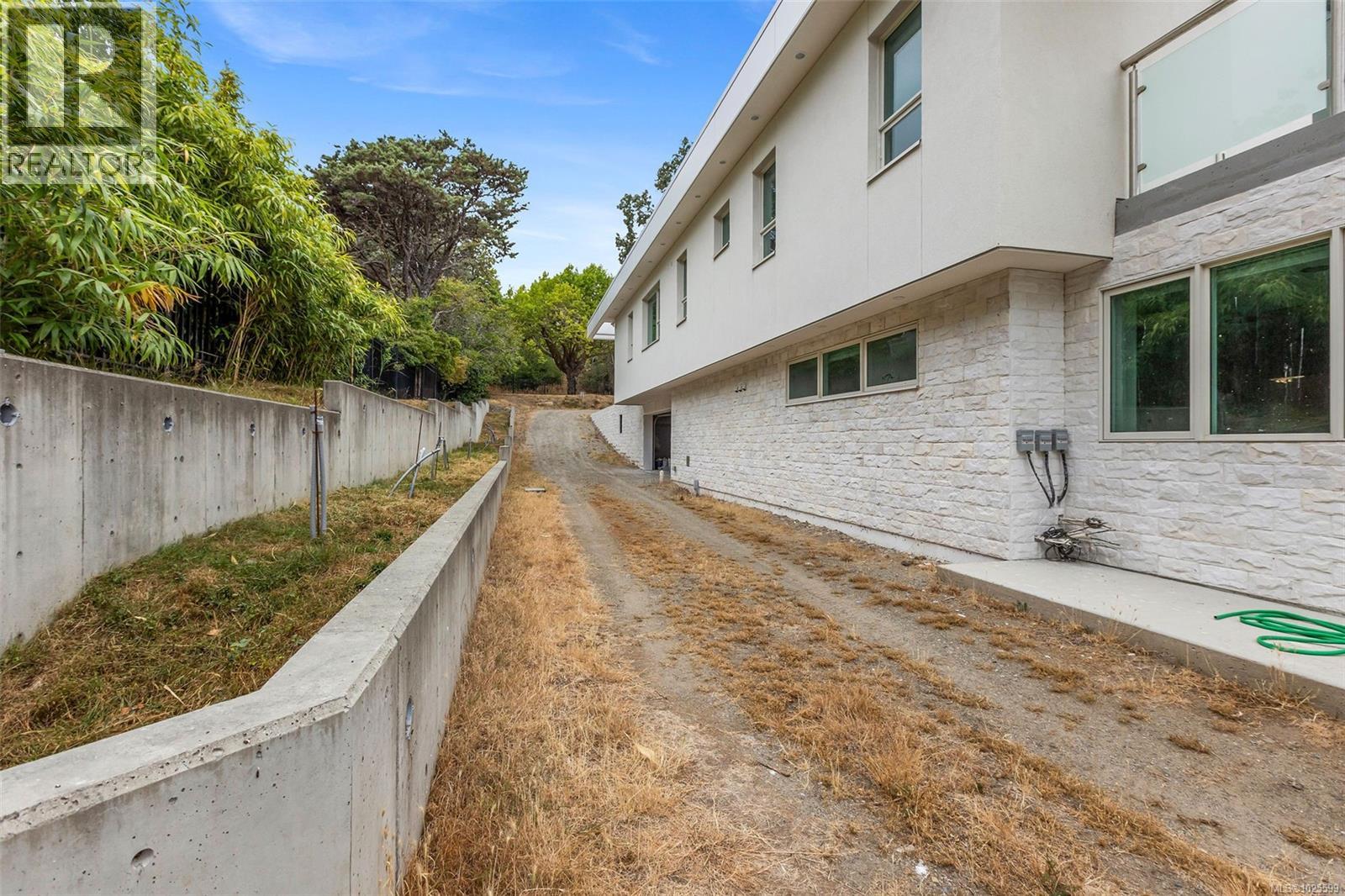 3355 Midland Rd, Oak Bay, British Columbia  V8R 6G7 - Photo 64 - 1025599