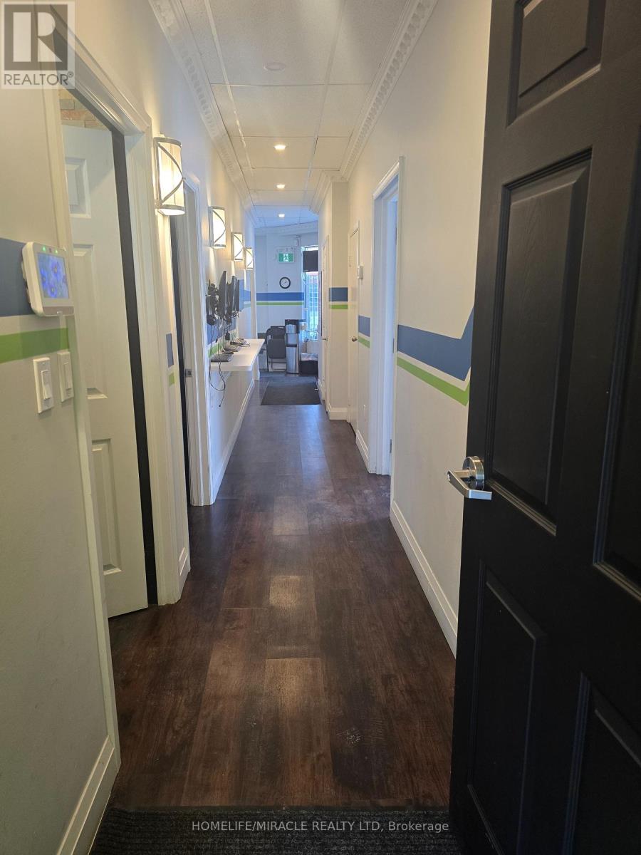 106 - 49 Hillcrest Avenue, Brampton, Ontario  L6W 4V4 - Photo 3 - W12776250