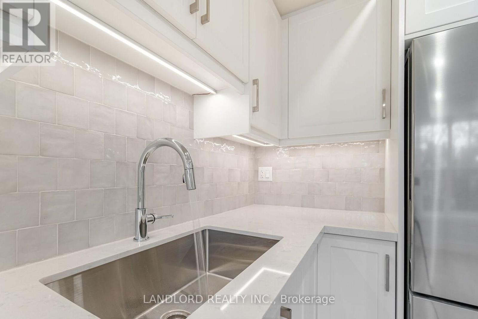 2nd Fl. - 73 Dewson Street, Toronto, Ontario  M6H 1G9 - Photo 3 - C12776686