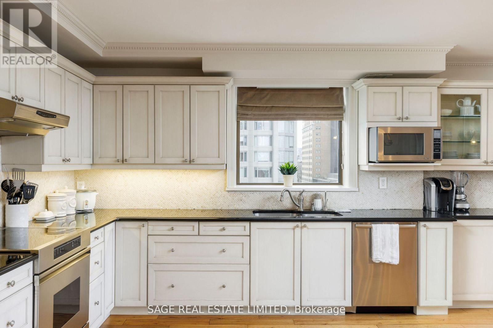 605 - 55a Avenue Road, Toronto, Ontario  M5R 3L2 - Photo 10 - C12776708