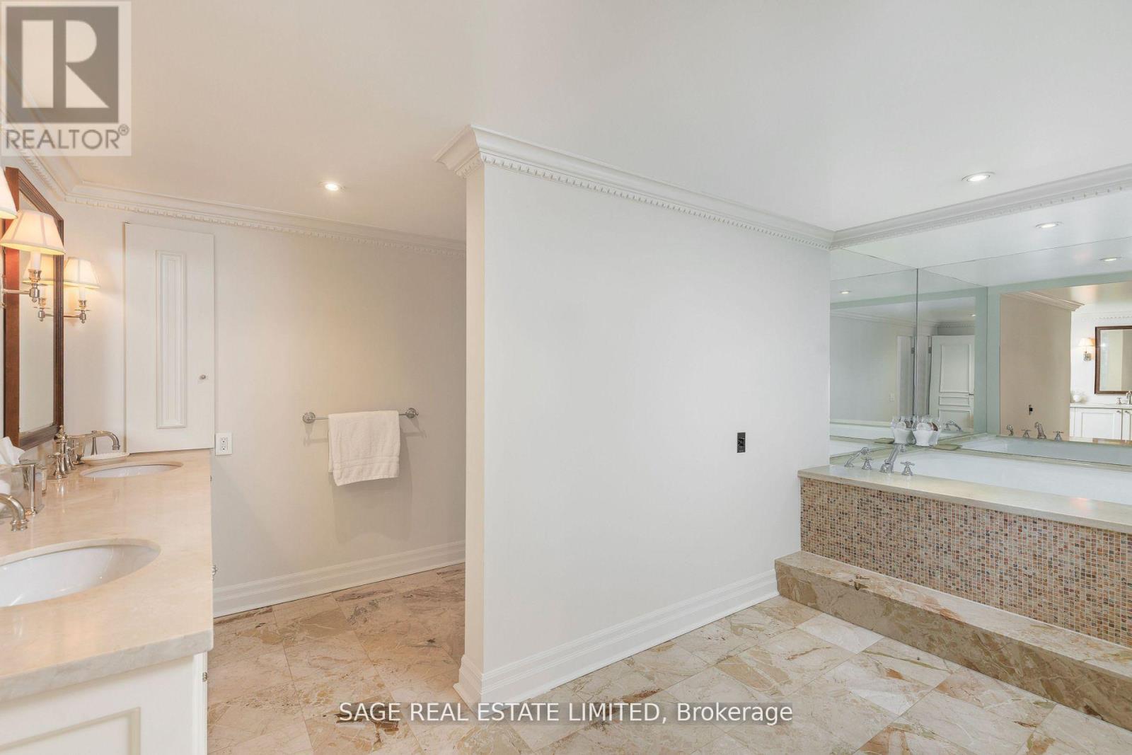 605 - 55a Avenue Road, Toronto, Ontario  M5R 3L2 - Photo 28 - C12776708