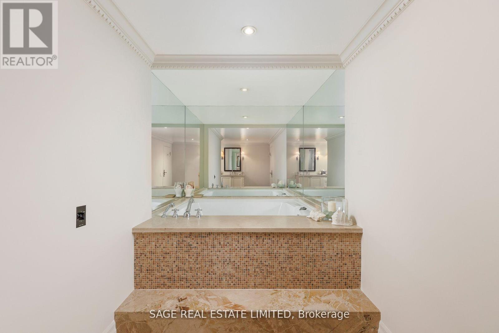 605 - 55a Avenue Road, Toronto, Ontario  M5R 3L2 - Photo 31 - C12776708