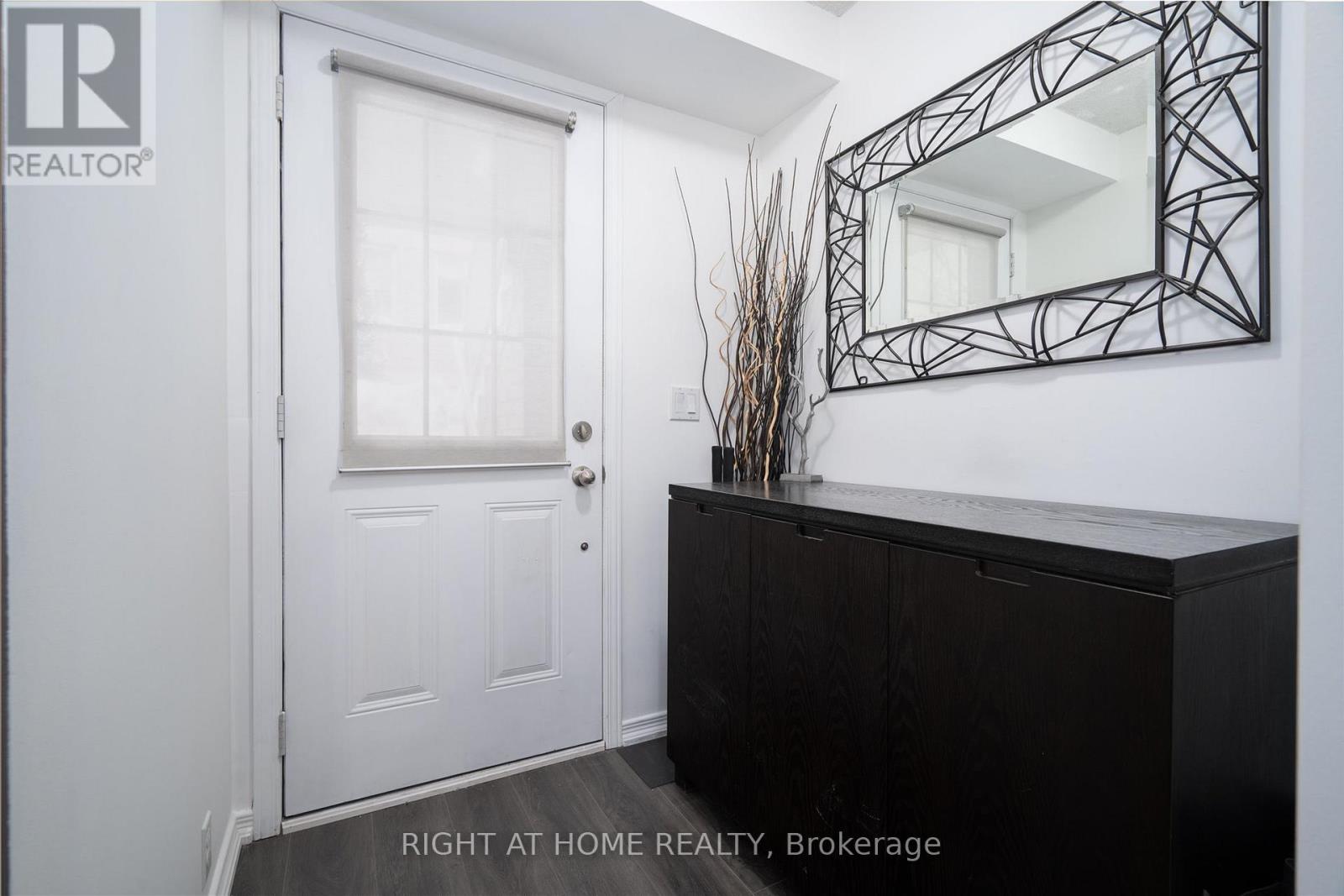 112 - 1 Ruttan Street, Toronto, Ontario  M6P 0A1 - Photo 3 - C12776804