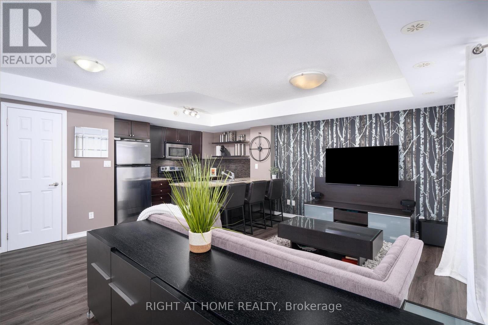 112 - 1 Ruttan Street, Toronto, Ontario  M6P 0A1 - Photo 4 - C12776804