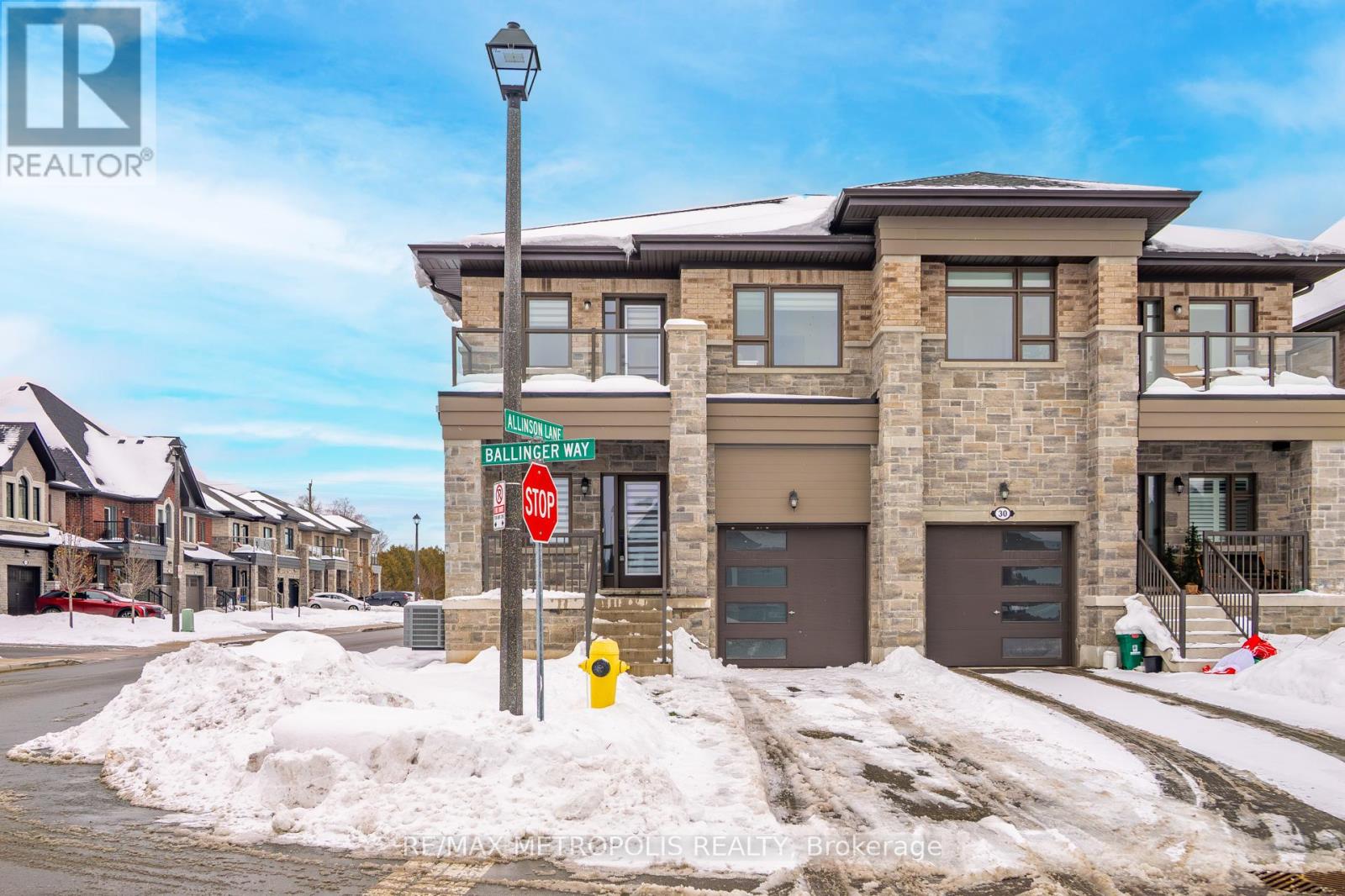 32 BALLINGER WAY, Uxbridge, Ontario