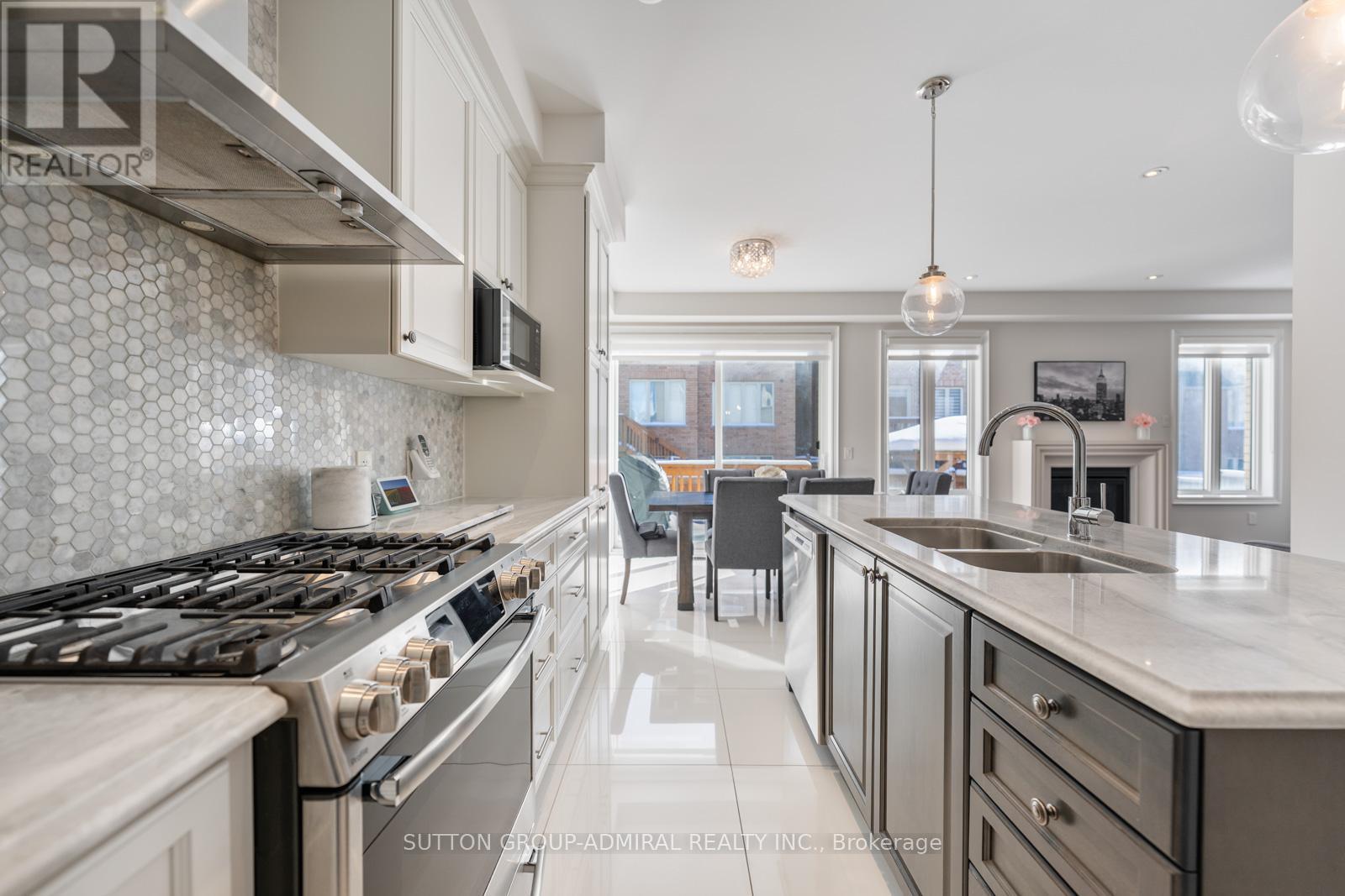 124 Mondial Crescent, East Gwillimbury, Ontario  L9N 0S2 - Photo 10 - N12776776