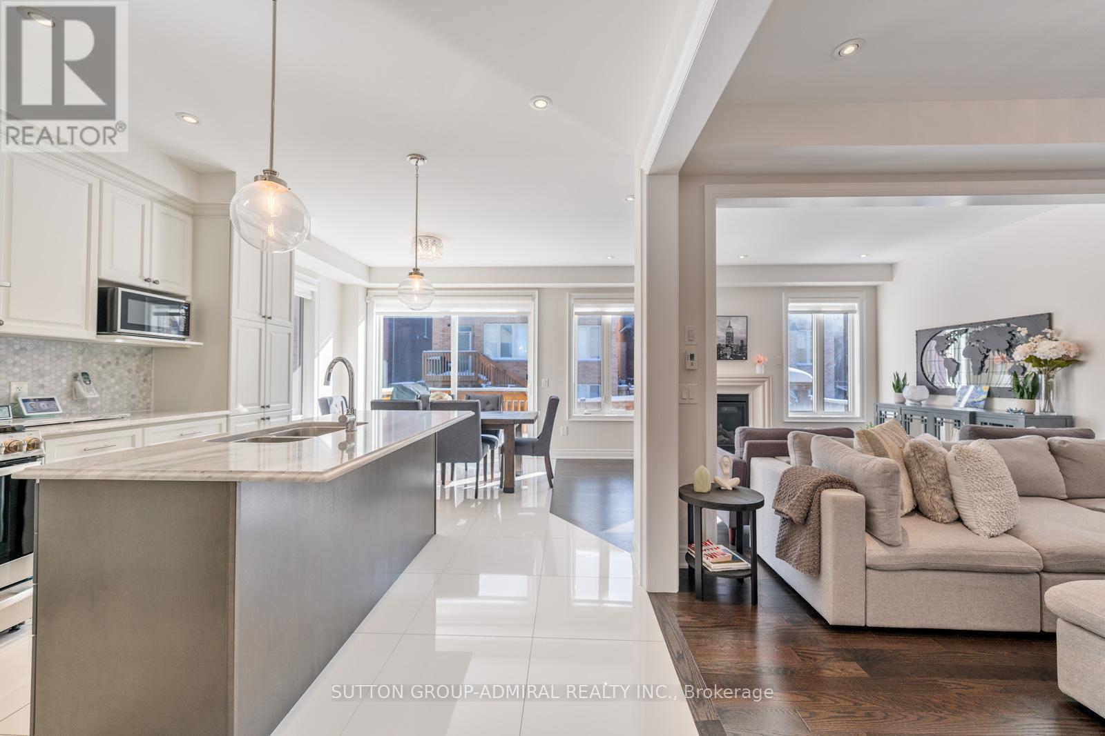 124 Mondial Crescent, East Gwillimbury, Ontario  L9N 0S2 - Photo 5 - N12776776