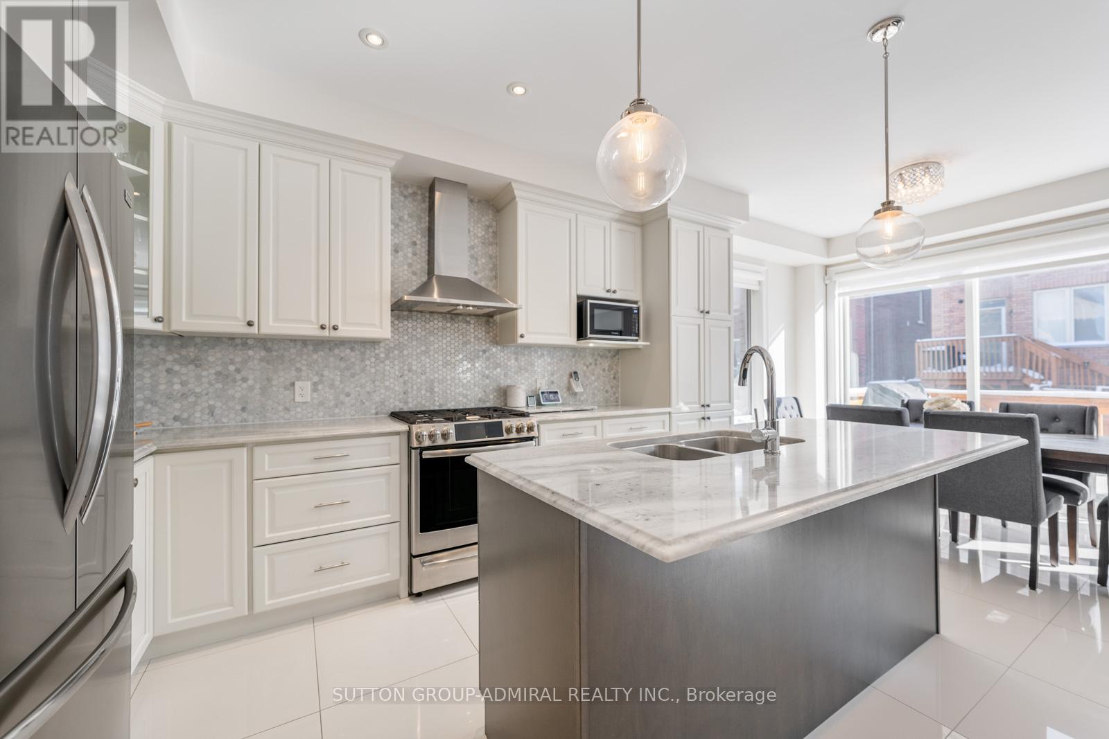 124 Mondial Crescent, East Gwillimbury, Ontario  L9N 0S2 - Photo 6 - N12776776