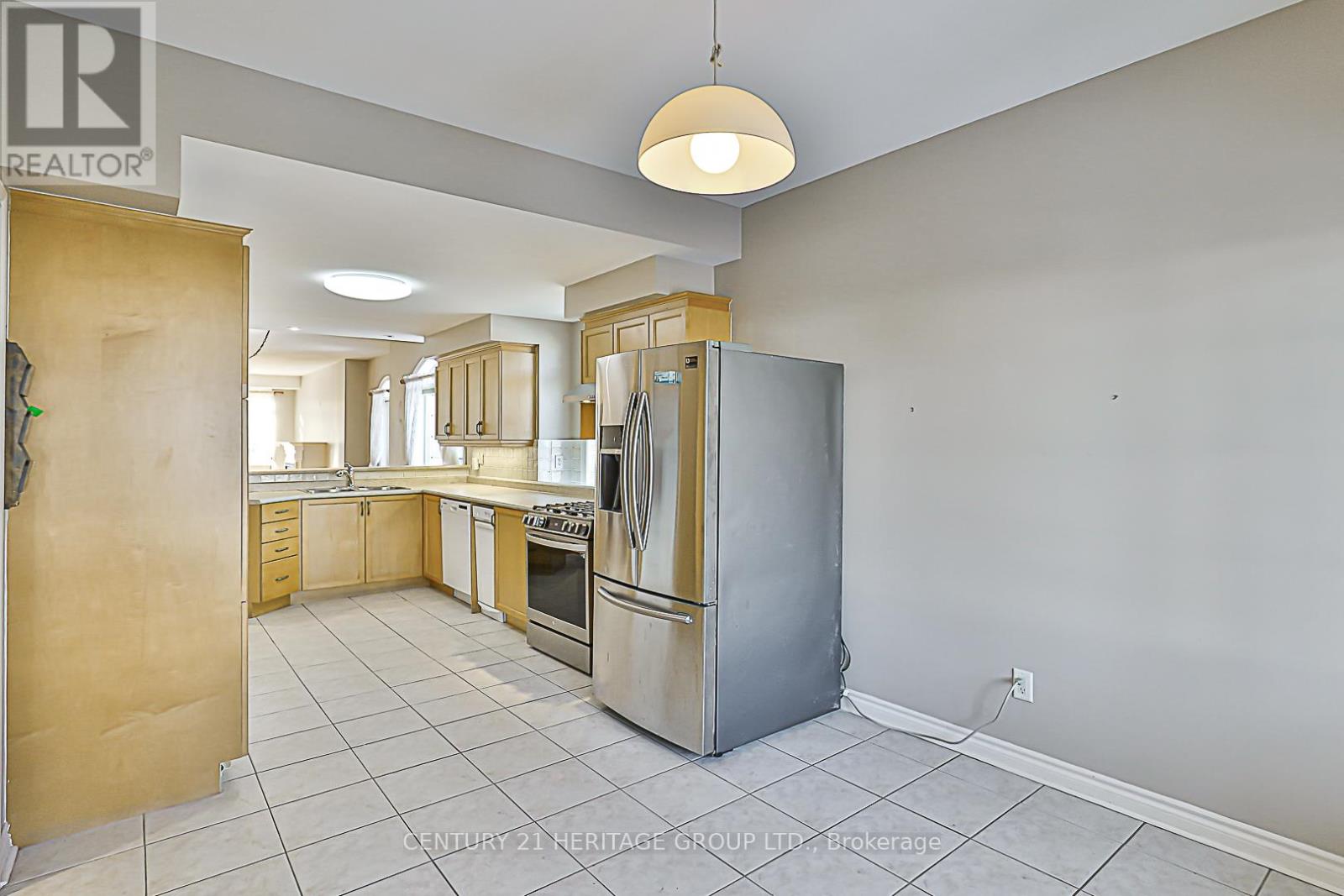 2 - 520 Silken Laumann Drive, Newmarket, Ontario  L3X 2S7 - Photo 6 - N12776778