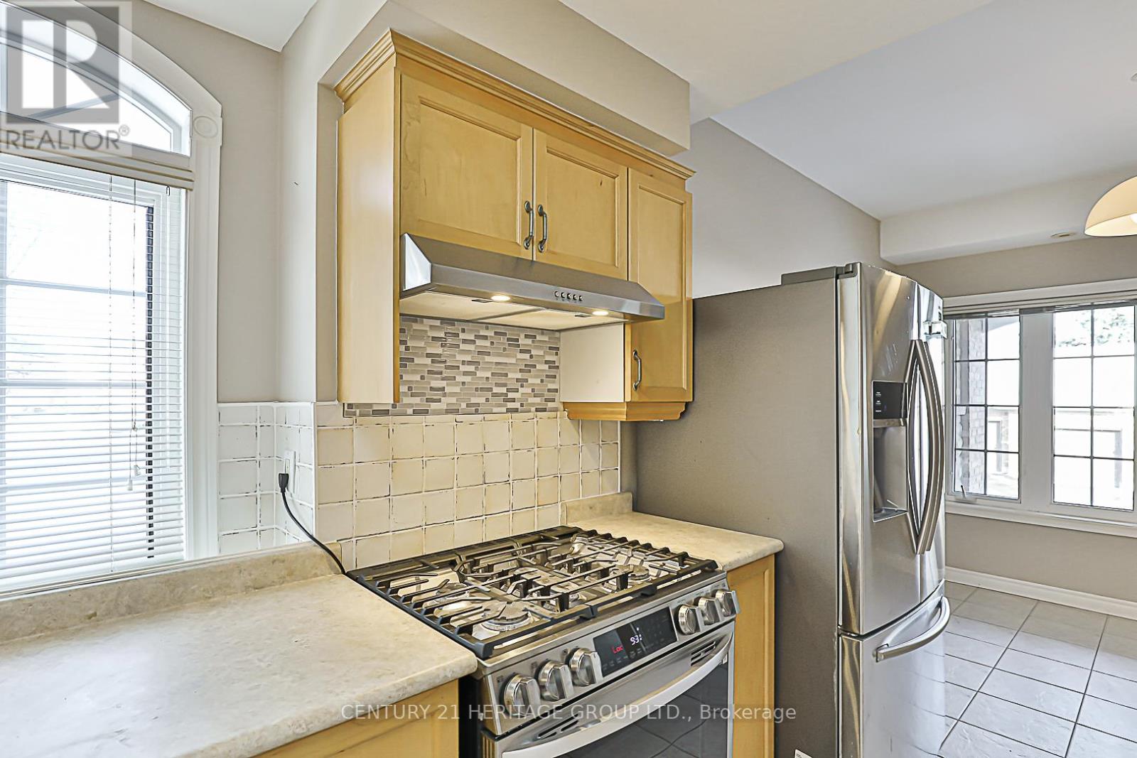 2 - 520 Silken Laumann Drive, Newmarket, Ontario  L3X 2S7 - Photo 8 - N12776778