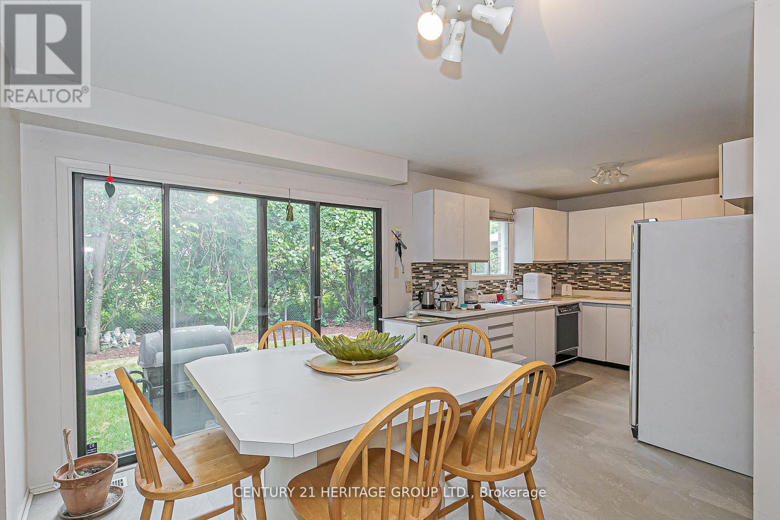 261 Badessa Circle, Vaughan, Ontario  L4J 6C5 - Photo 6 - N12776806