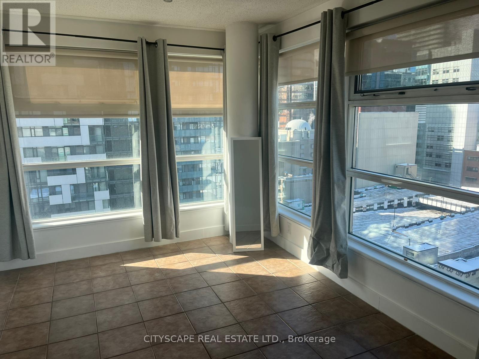 2005 - 50 Lombard Street, Toronto, Ontario  M5C 2X4 - Photo 17 - C12732160