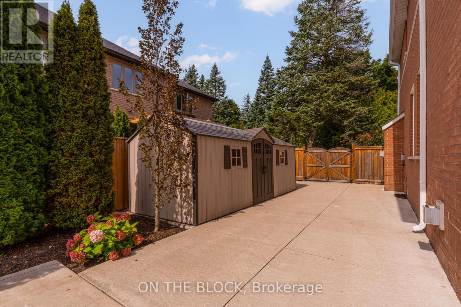 2212 Oneida Court, Mississauga, Ontario  L5C 4G5 - Photo 46 - W12776728