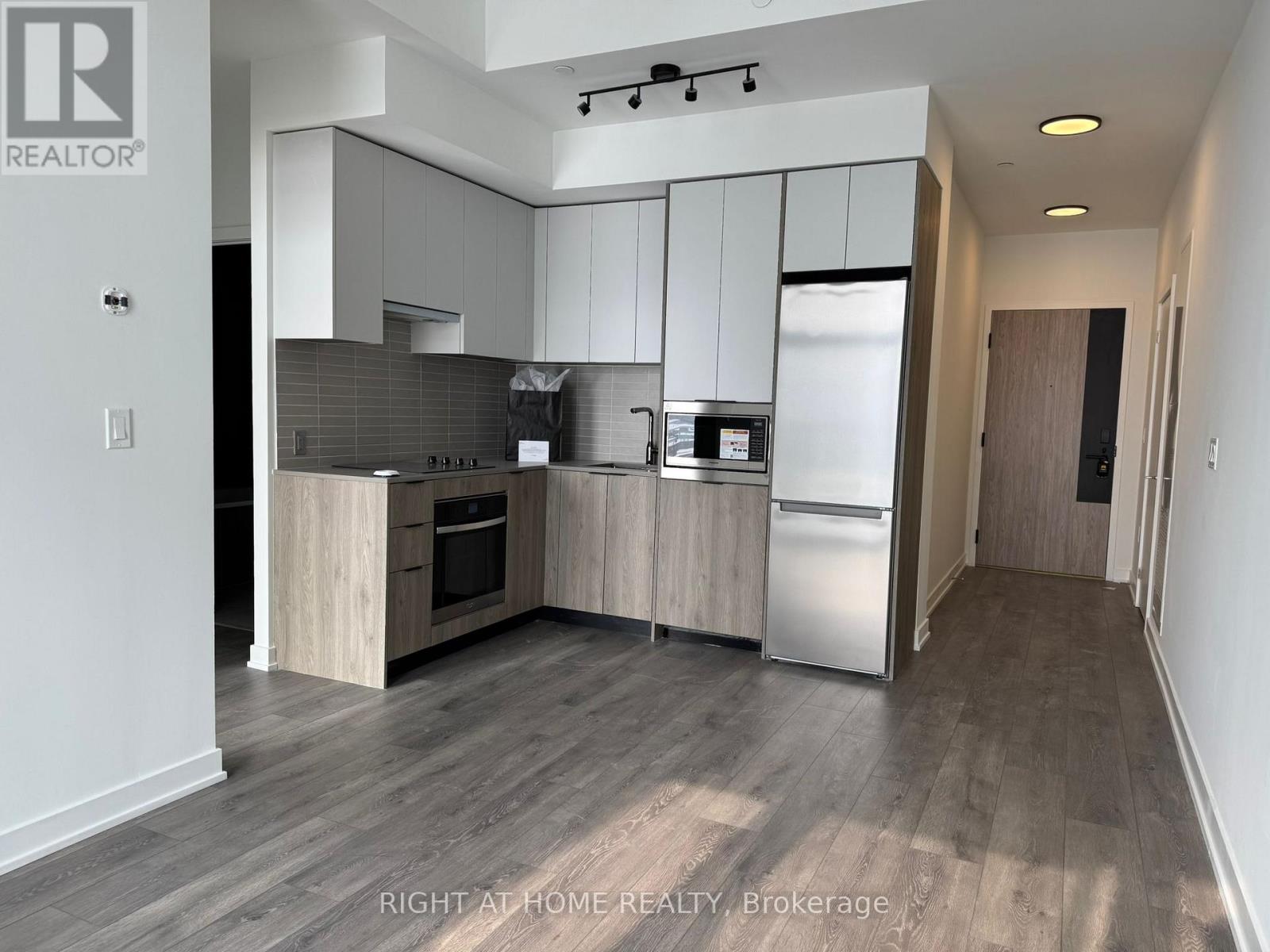 1014 - 1007 THE QUEENSWAY, Toronto, Ontario