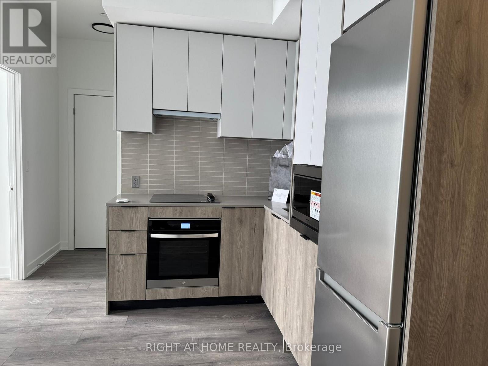 1014 - 1007 The Queensway, Toronto, Ontario  M8Z 0H4 - Photo 2 - W12776832