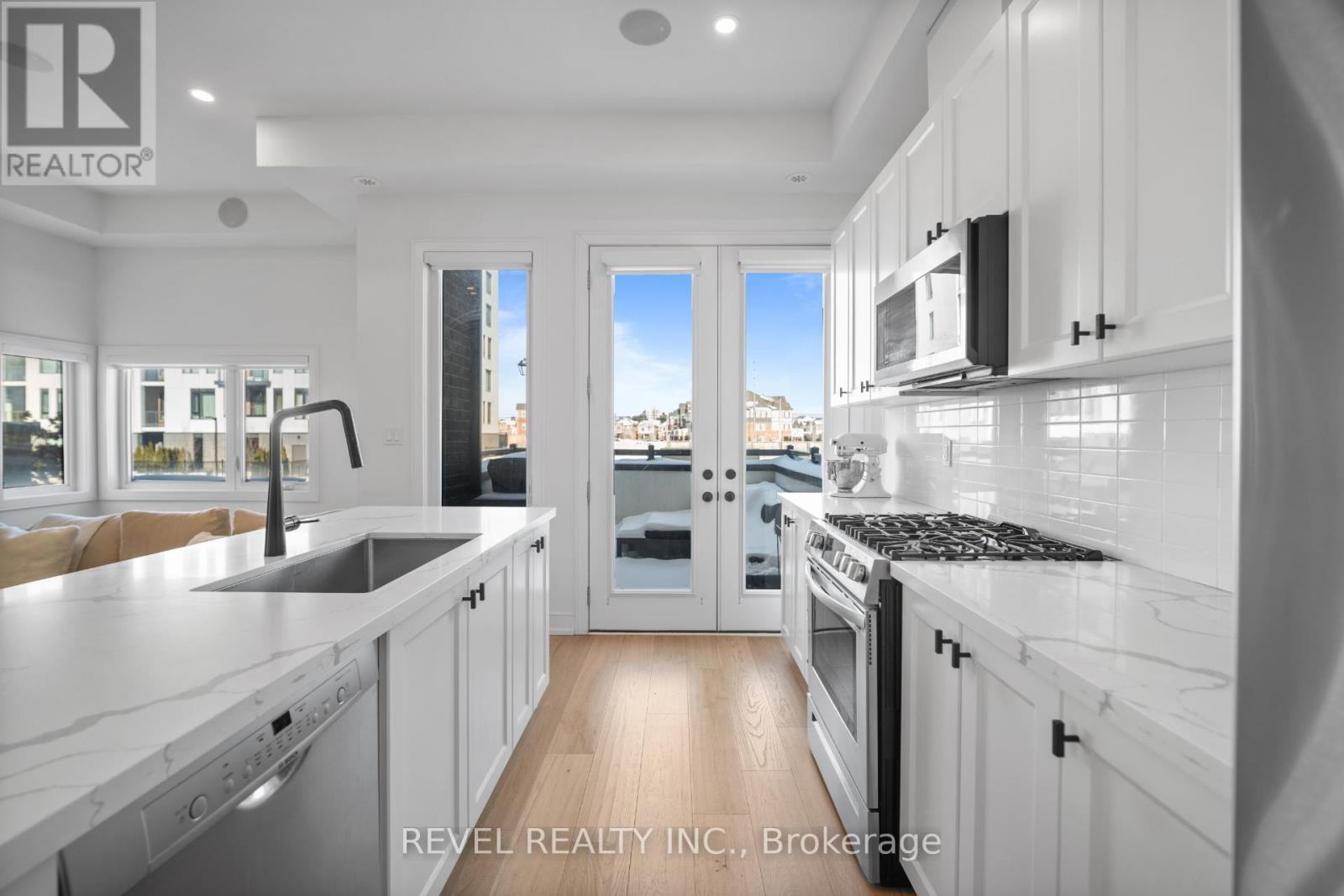 1417 Clarriage Court, Milton, Ontario  L9E 1L6 - Photo 9 - W12776876