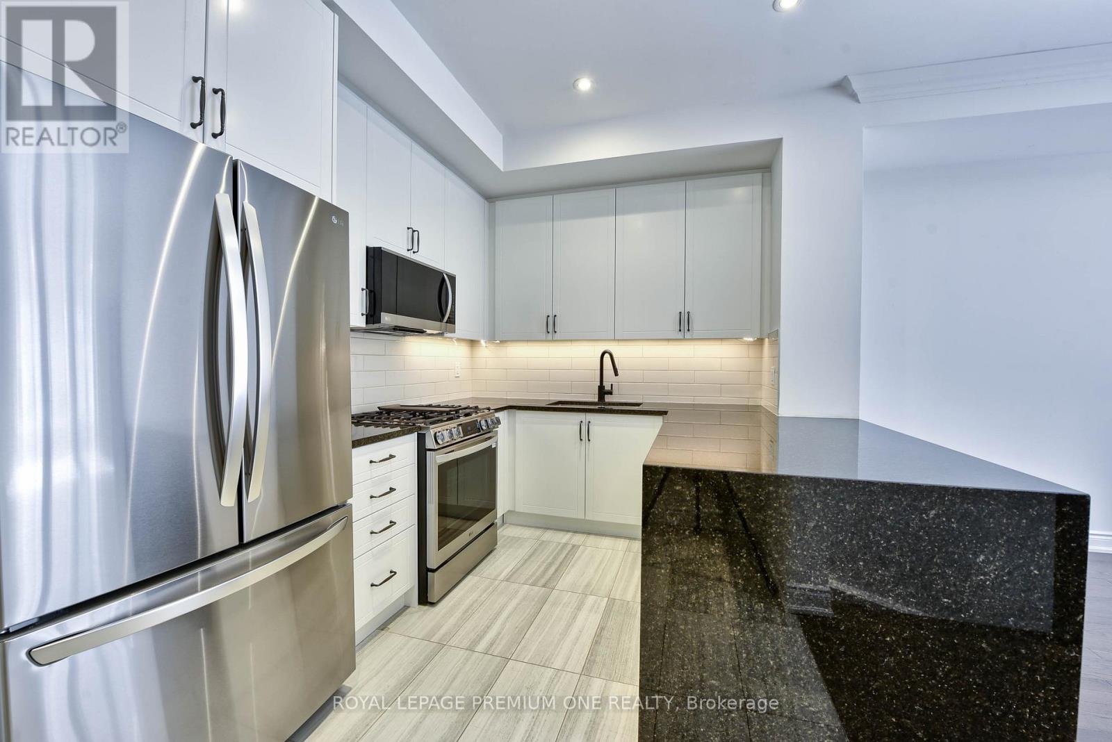 141 - 55 Lunar Crescent, Mississauga, Ontario  L5M 2R2 - Photo 6 - W12776898