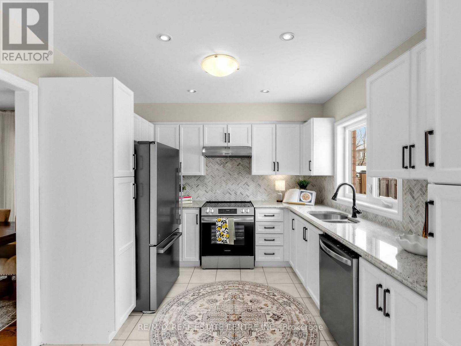 811 Envoy Drive, Mississauga, Ontario  L5W 1H3 - Photo 11 - W12776906