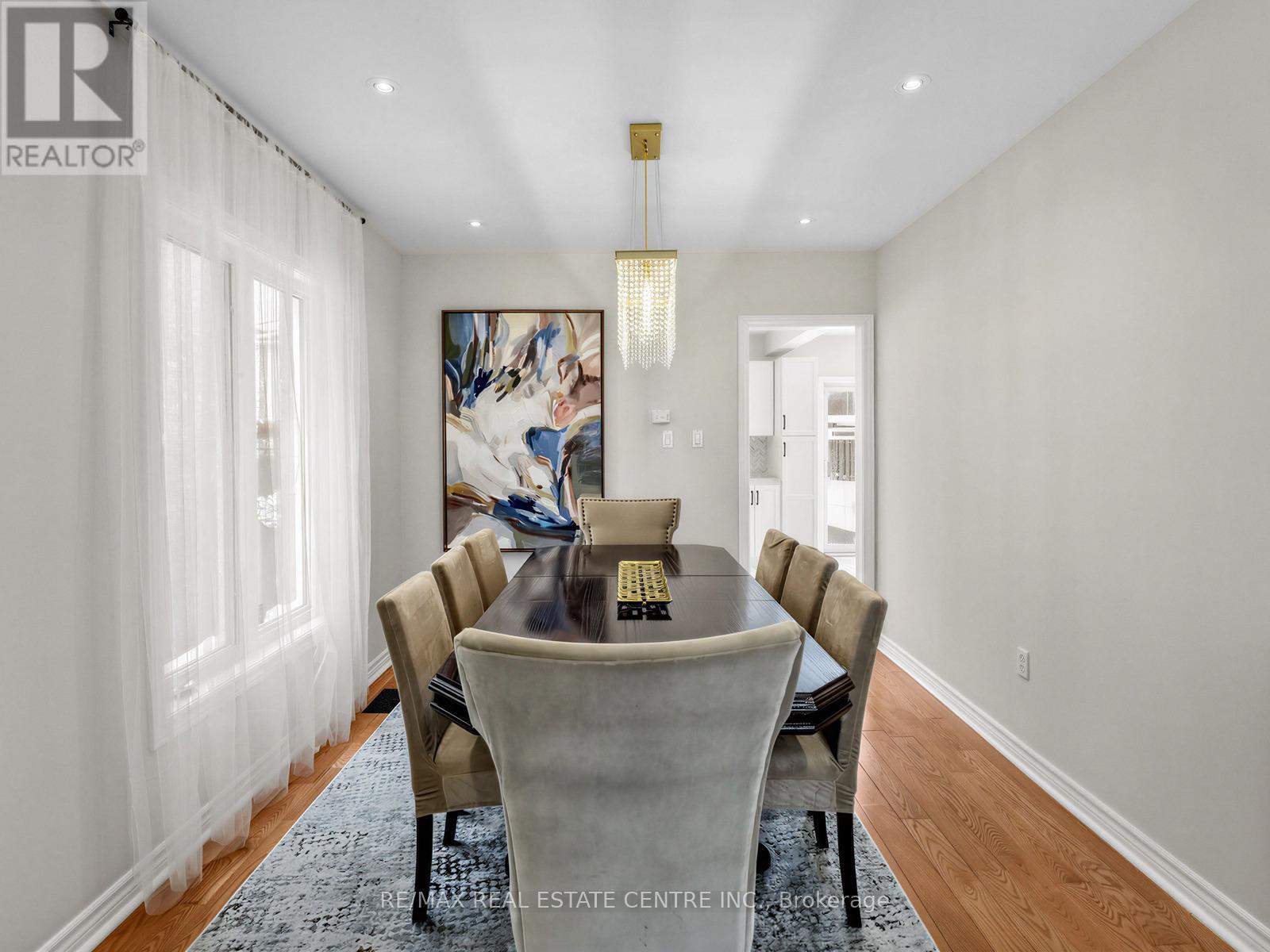 811 Envoy Drive, Mississauga, Ontario  L5W 1H3 - Photo 5 - W12776906