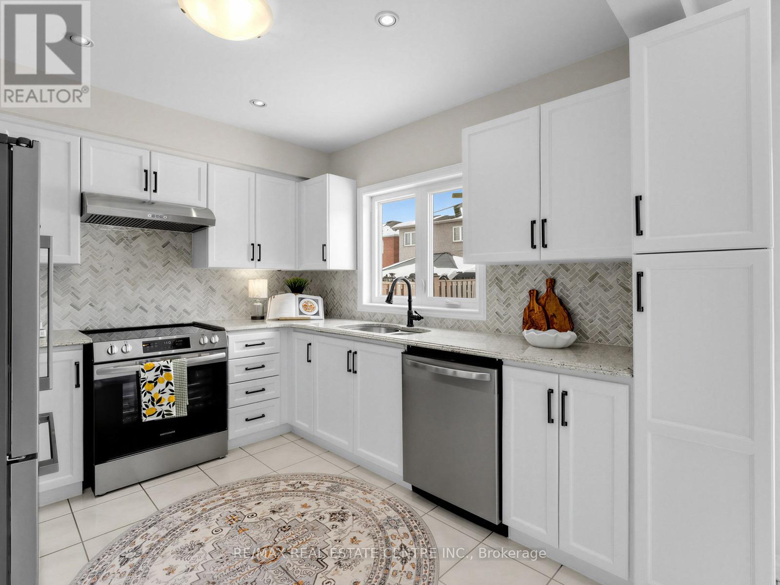 811 Envoy Drive, Mississauga, Ontario  L5W 1H3 - Photo 7 - W12776906