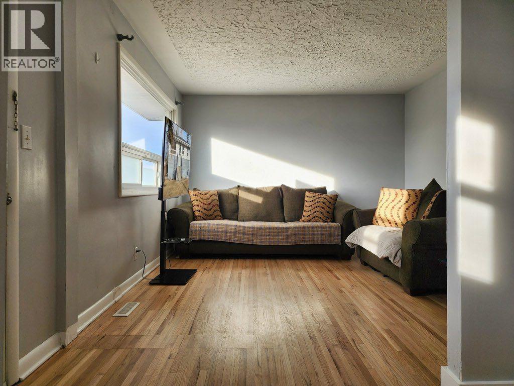 408 49 Avenue E, Claresholm, Alberta  T0L 0T0 - Photo 2 - A2284813