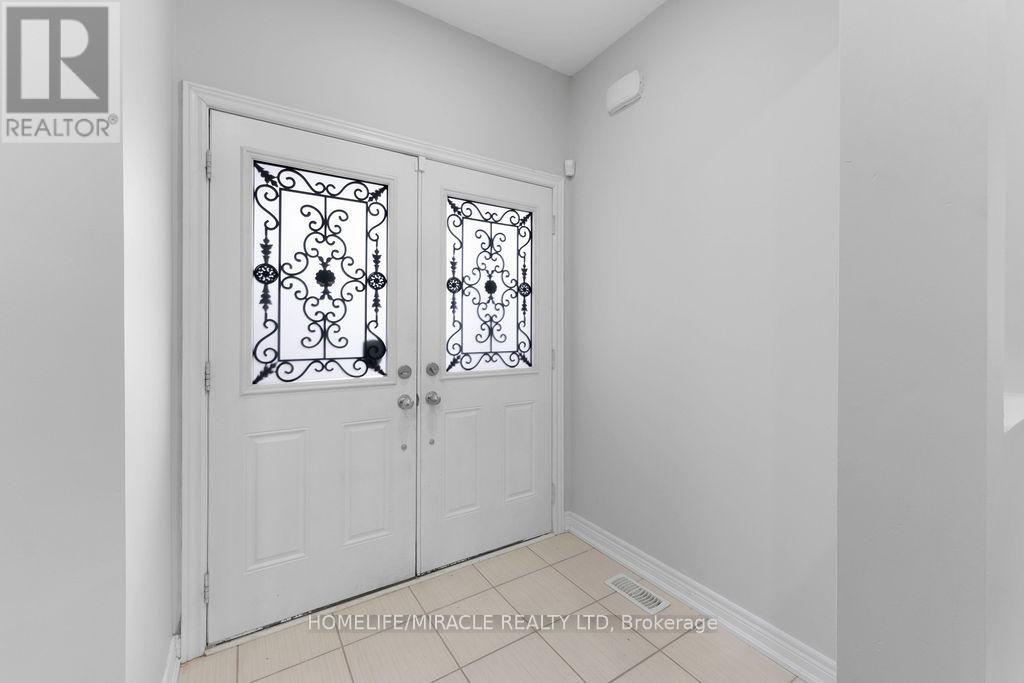 54 Truax Street, Kawartha Lakes, Ontario  K9V 0E3 - Photo 2 - X12776784