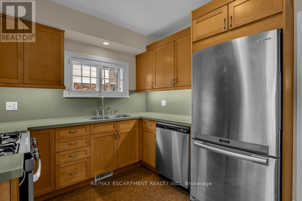 10 Robinson Street S, Grimsby, Ontario  L3M 3C4 - Photo 16 - X12776838