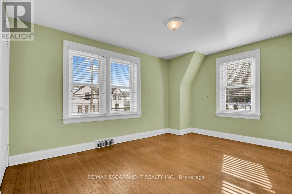 10 Robinson Street S, Grimsby, Ontario  L3M 3C4 - Photo 22 - X12776838