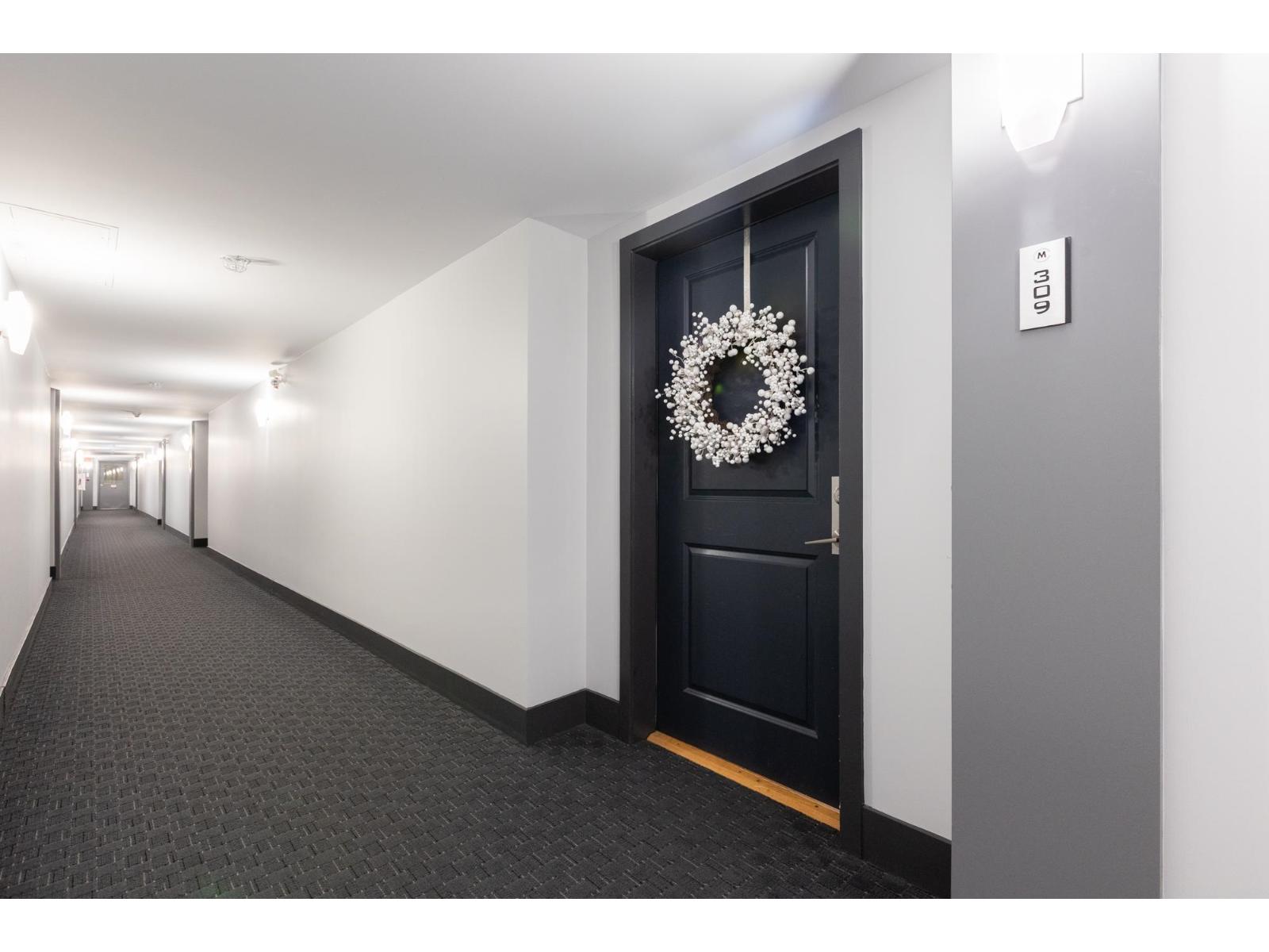 309 15735 Croydon Drive, Surrey, British Columbia  V3Z 2L5 - Photo 2 - R3084496