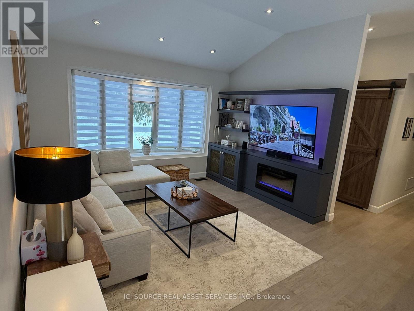 33 Hazelbury Drive, King, Ontario  L0G 1N0 - Photo 3 - N12737974