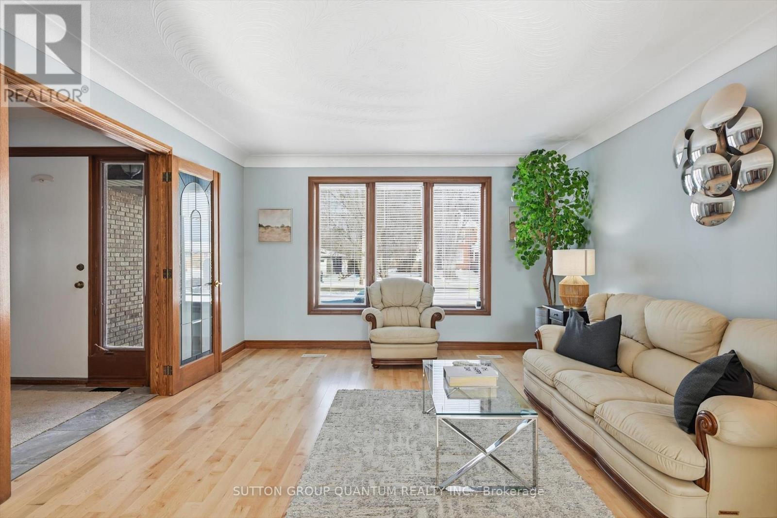 729 Winston Road, Grimsby, Ontario  L3M 4E8 - Photo 7 - X12722136