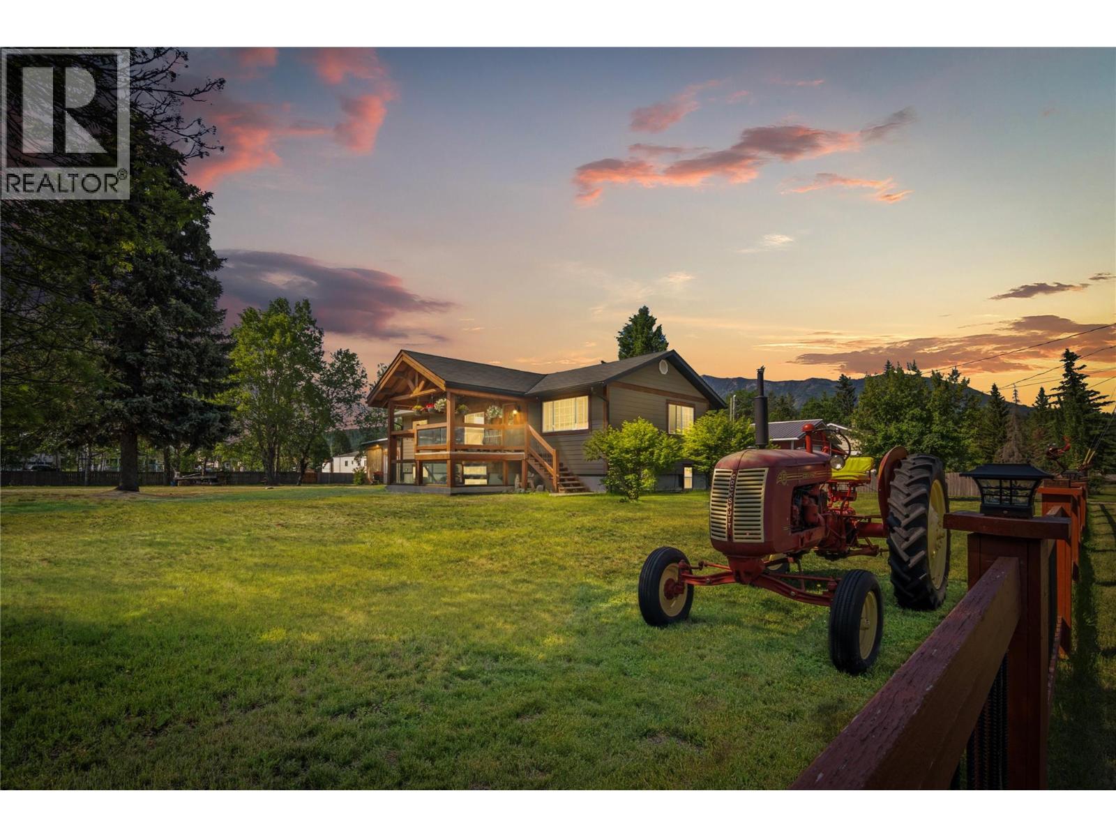 4772 BURNS Avenue, Canal Flats, British Columbia