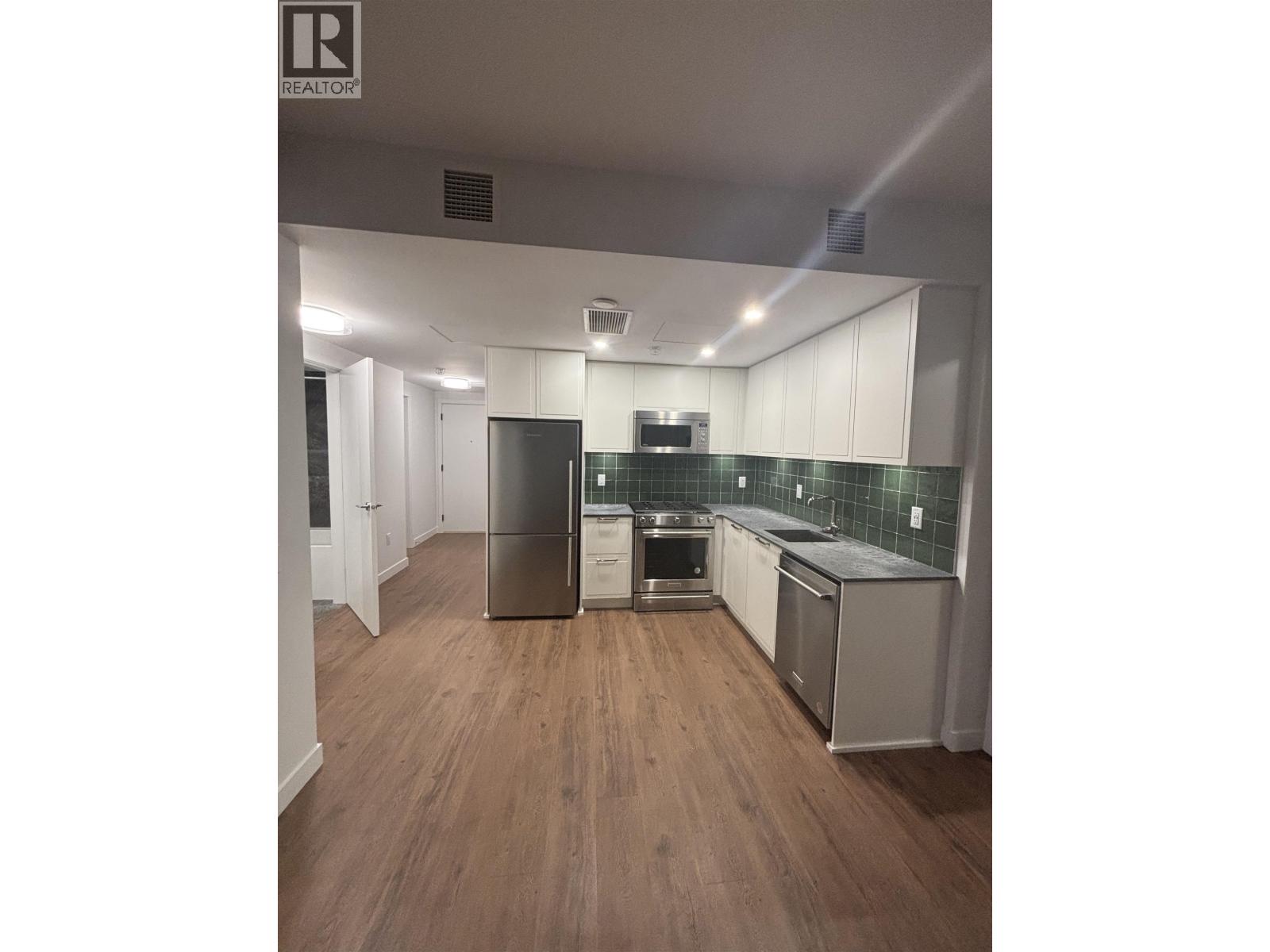 414 645 Como Lake Avenue, Coquitlam, British Columbia  V3J 0N9 - Photo 3 - R3088246