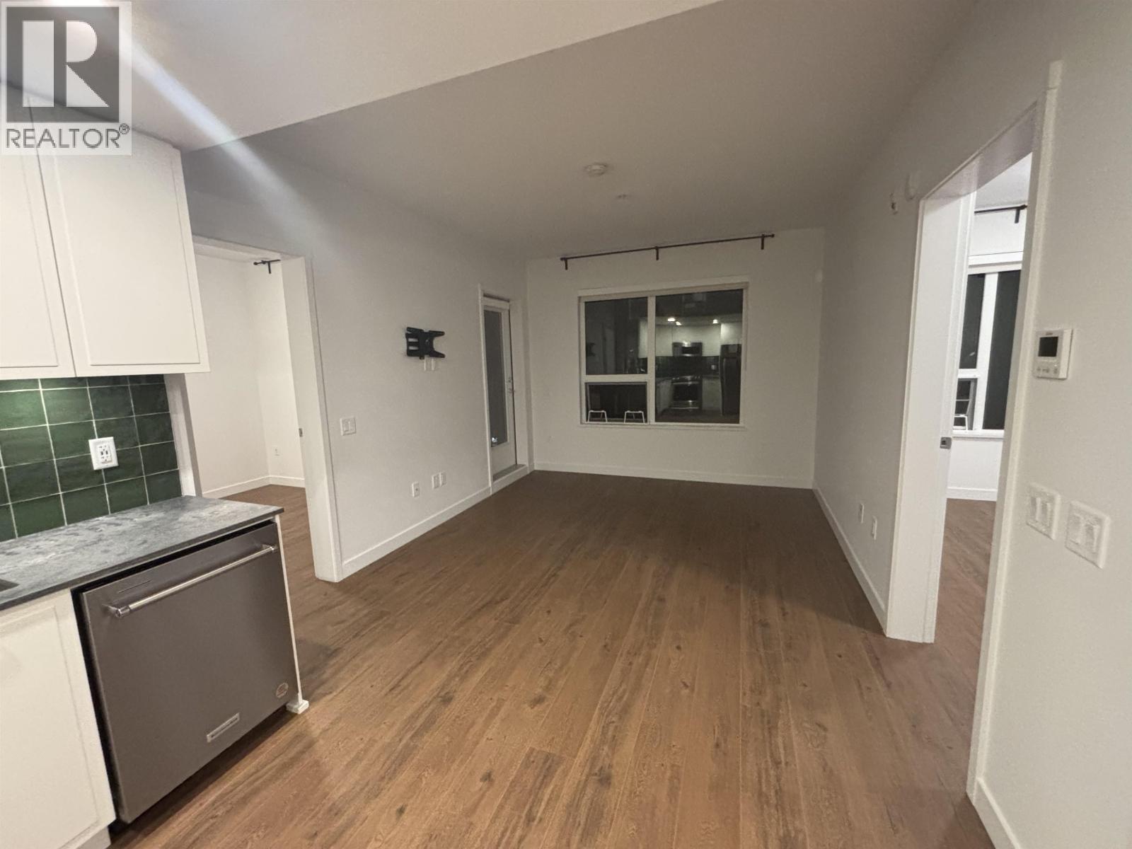 414 645 Como Lake Avenue, Coquitlam, British Columbia  V3J 0N9 - Photo 2 - R3088246