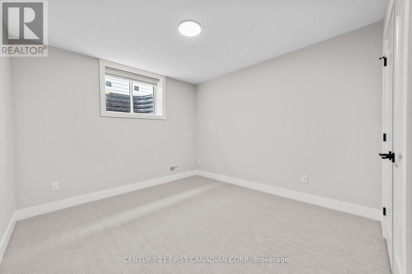 11 Sheldabren Street, North Middlesex, Ontario  N0M 1A0 - Photo 23 - X12776986