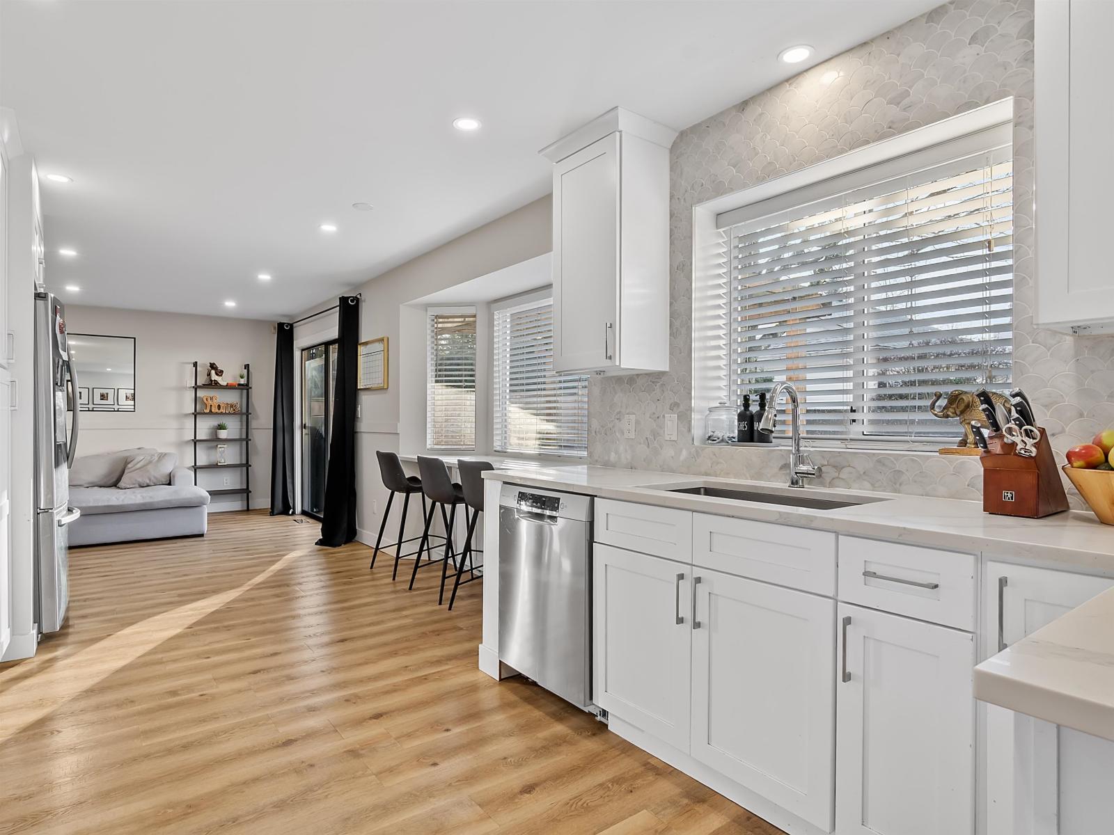 6323 171a Street, Surrey, British Columbia  V3S 7G4 - Photo 3 - R3088603