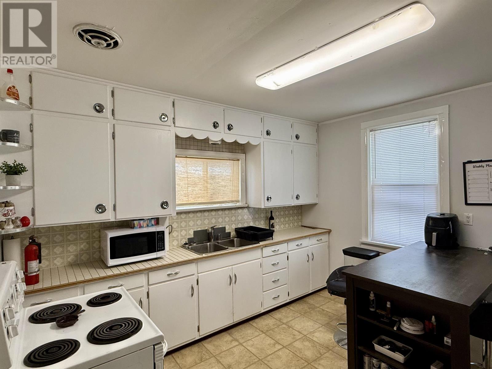 162 Brock Street E, Thunder Bay, Ontario  P7E 4H2 - Photo 2 - TB2600198