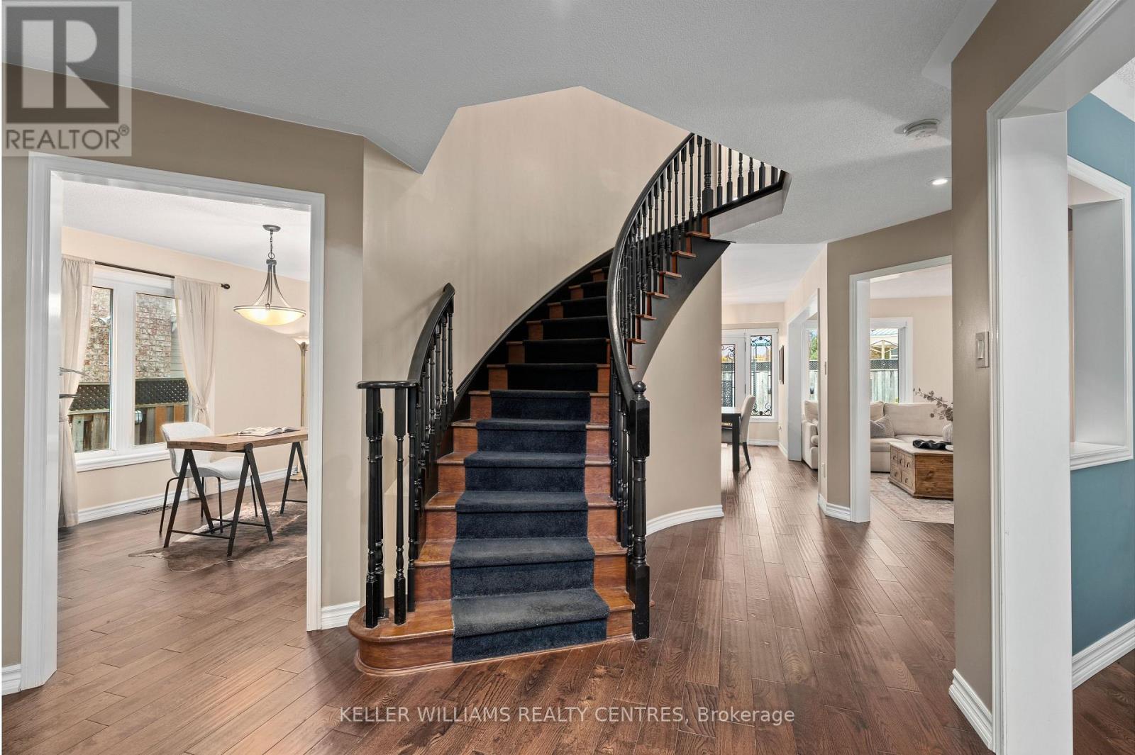 7 Mahogany Court, Aurora, Ontario  L4G 6M8 - Photo 2 - N12679872