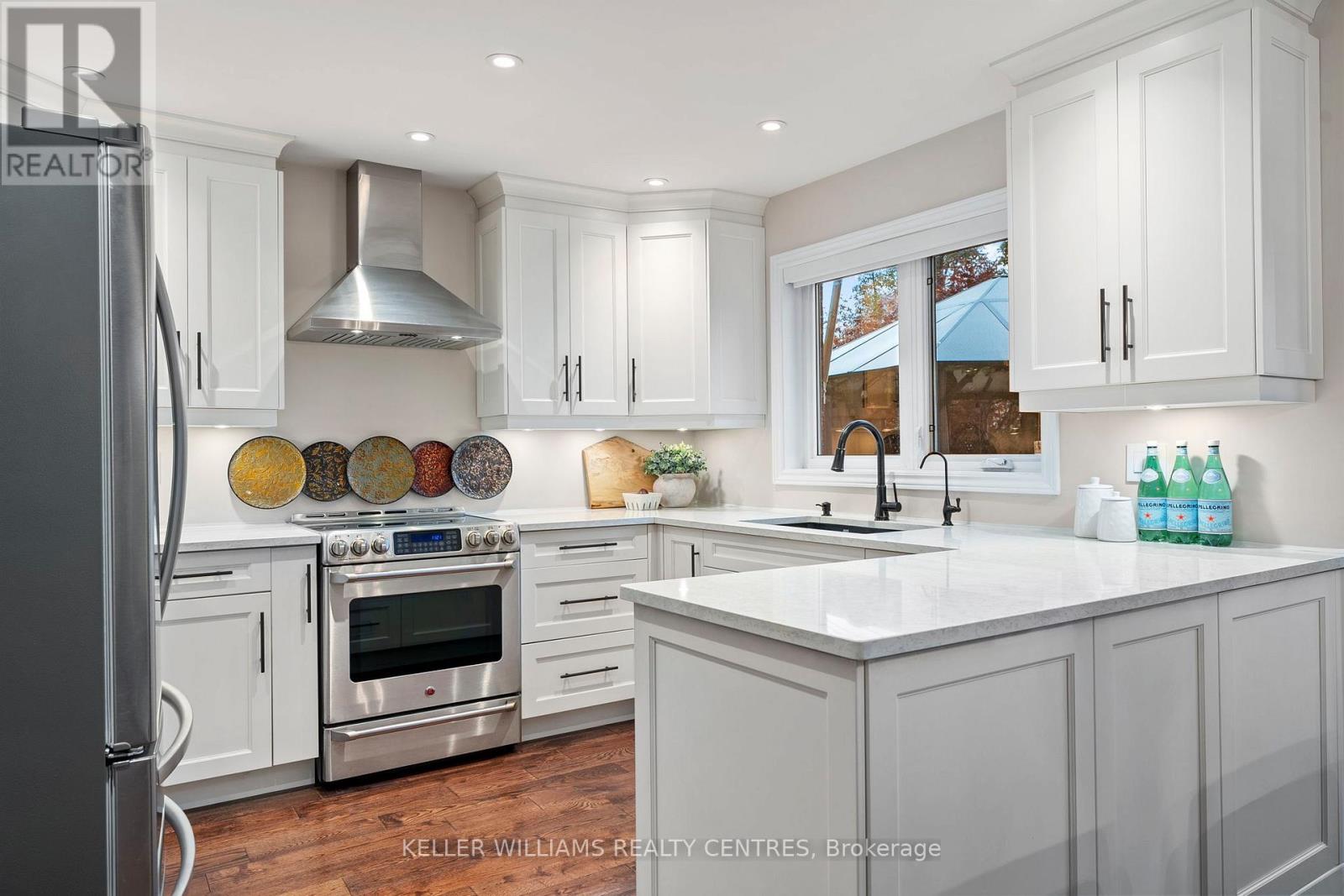 7 Mahogany Court, Aurora, Ontario  L4G 6M8 - Photo 4 - N12679872