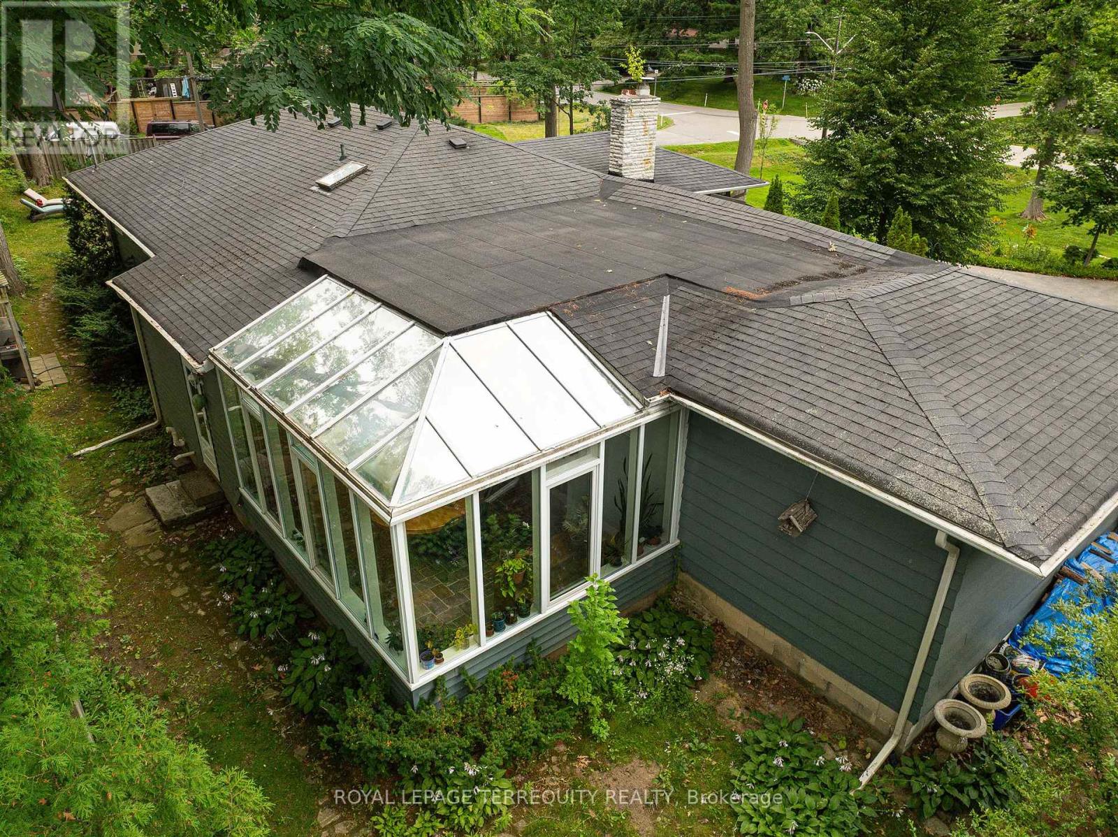 1412 Glenwood Drive, Mississauga, Ontario  L5G 2X1 - Photo 2 - W12747926