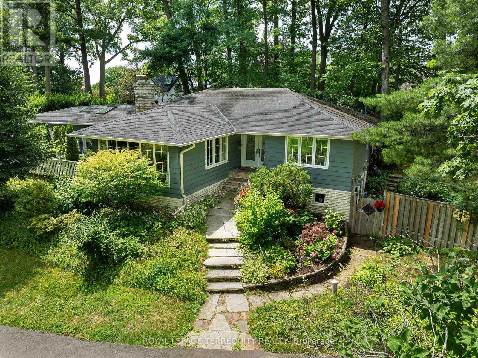 1412 Glenwood Drive, Mississauga, Ontario  L5G 2X1 - Photo 1 - W12747926