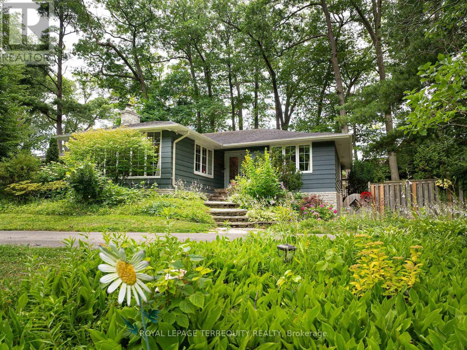 1412 Glenwood Drive, Mississauga, Ontario  L5G 2X1 - Photo 9 - W12747926