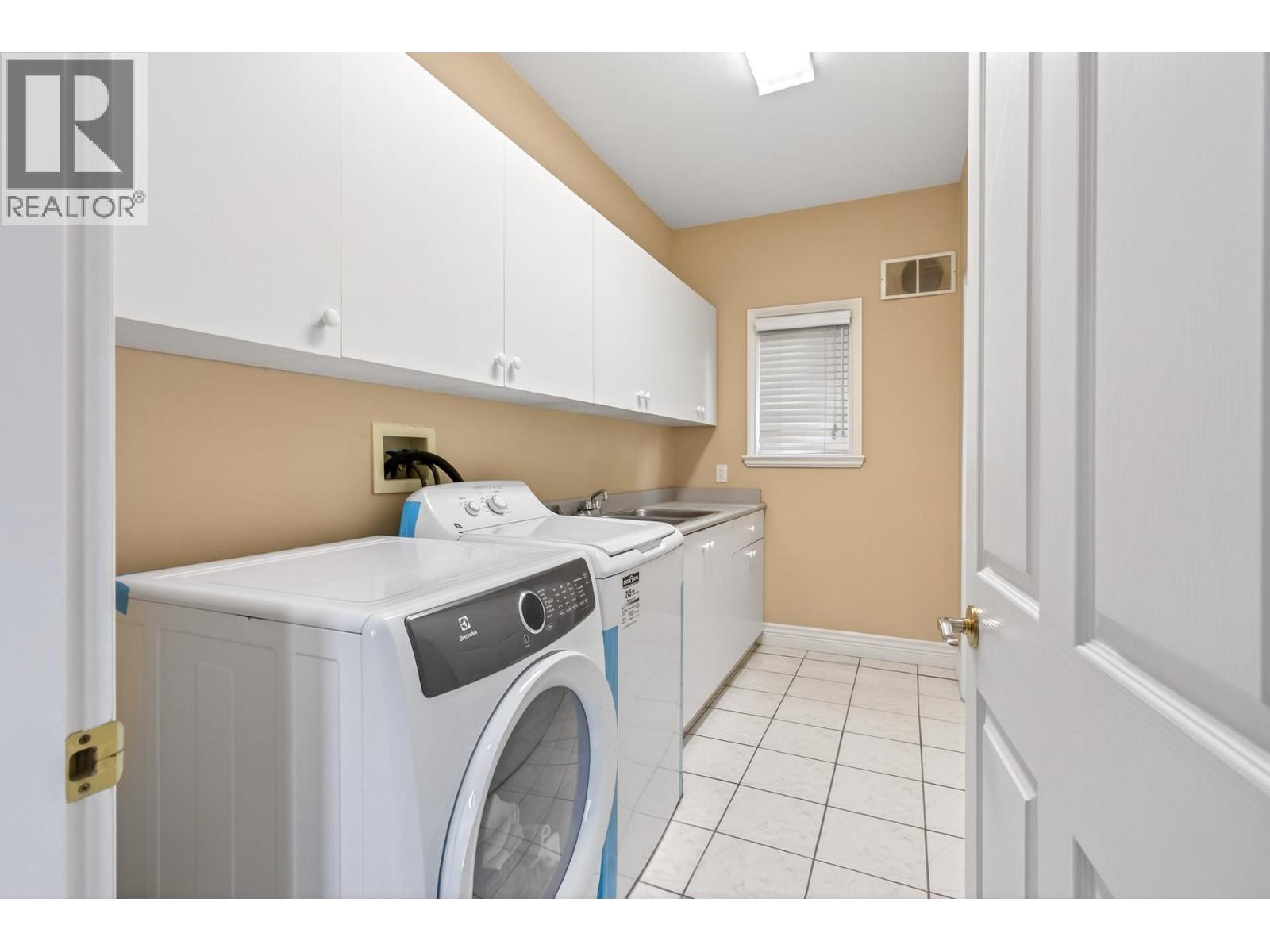 8260 Claysmith Road, Richmond, British Columbia  V7C 2L1 - Photo 24 - R3088544