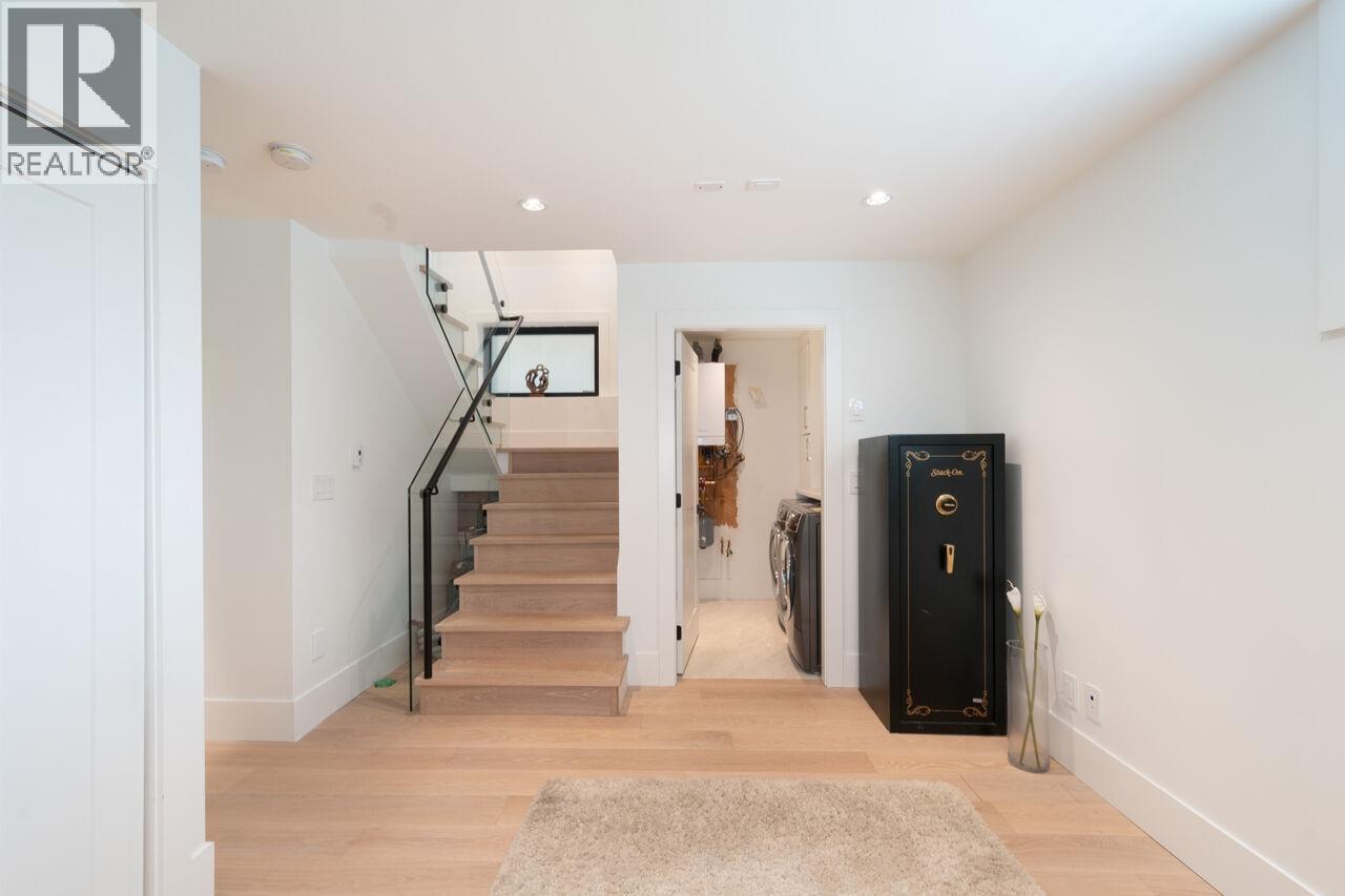 Listing Picture 11 of 36 : 2765 E 27TH AVENUE, Vancouver / 溫哥華 - 魯藝地產 Yvonne Lu Group - MLS Medallion Club Member